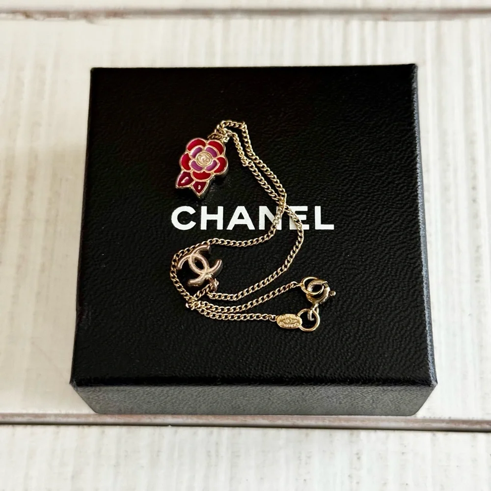SOLD ❌ Vintage Chanel Camellia Flower Bracelet - Picture 1 of 4